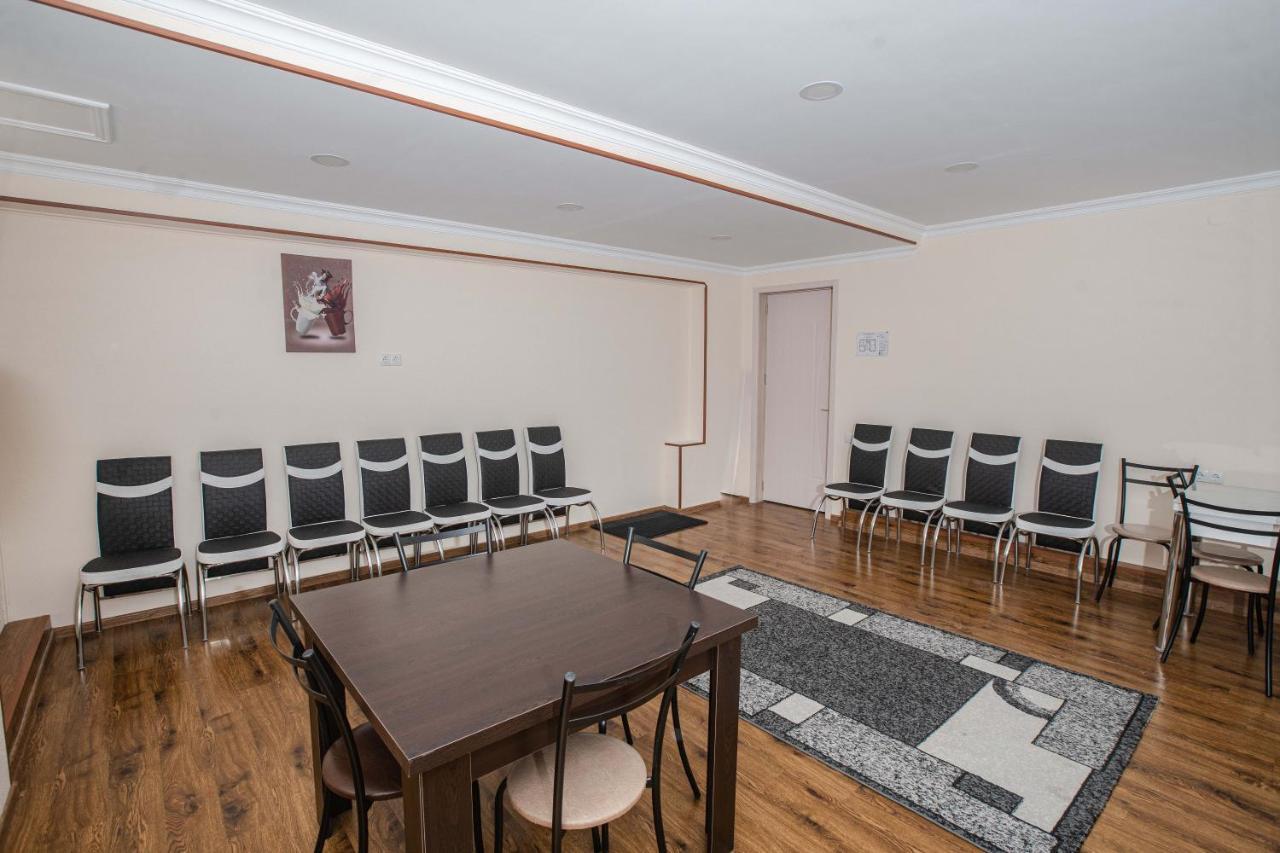 Telav Holl Hotel Telavi Kültér fotó