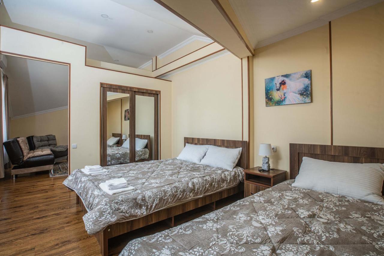 Telav Holl Hotel Telavi Kültér fotó