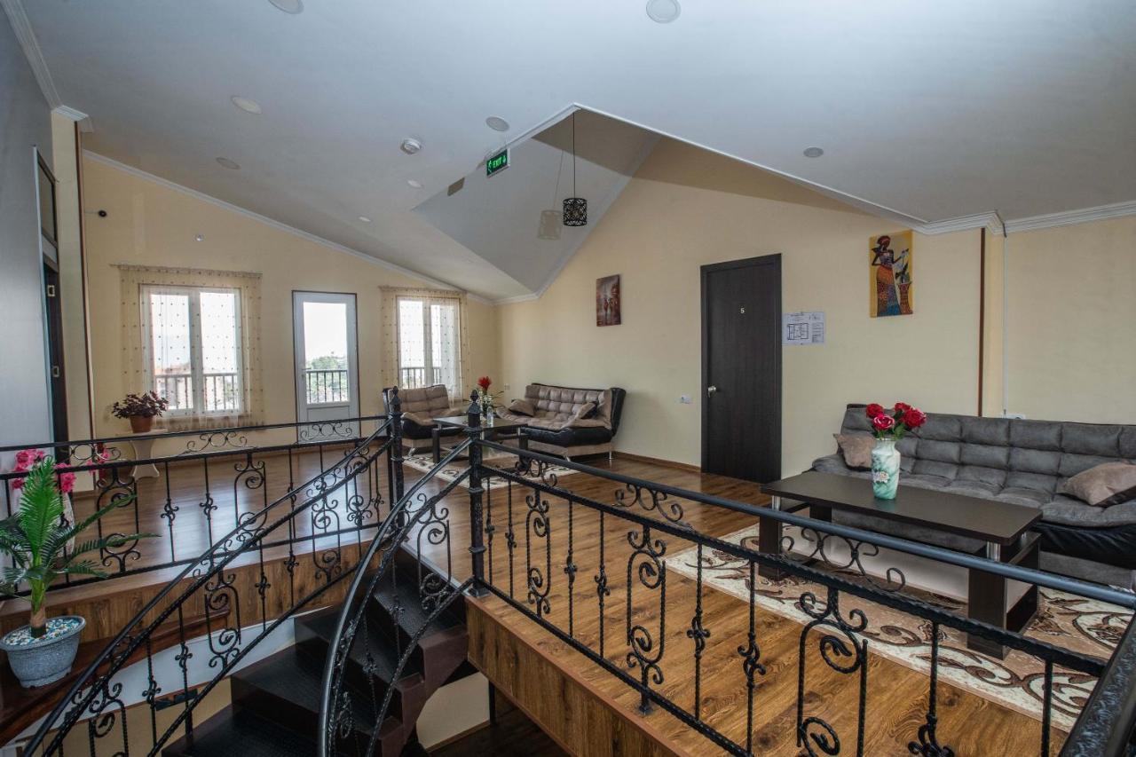 Telav Holl Hotel Telavi Kültér fotó