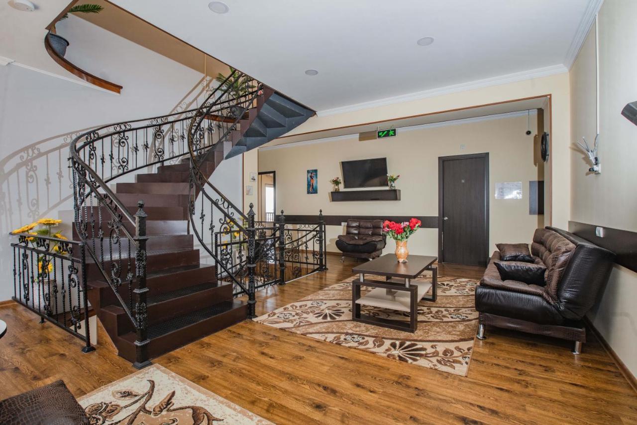 Telav Holl Hotel Telavi Kültér fotó