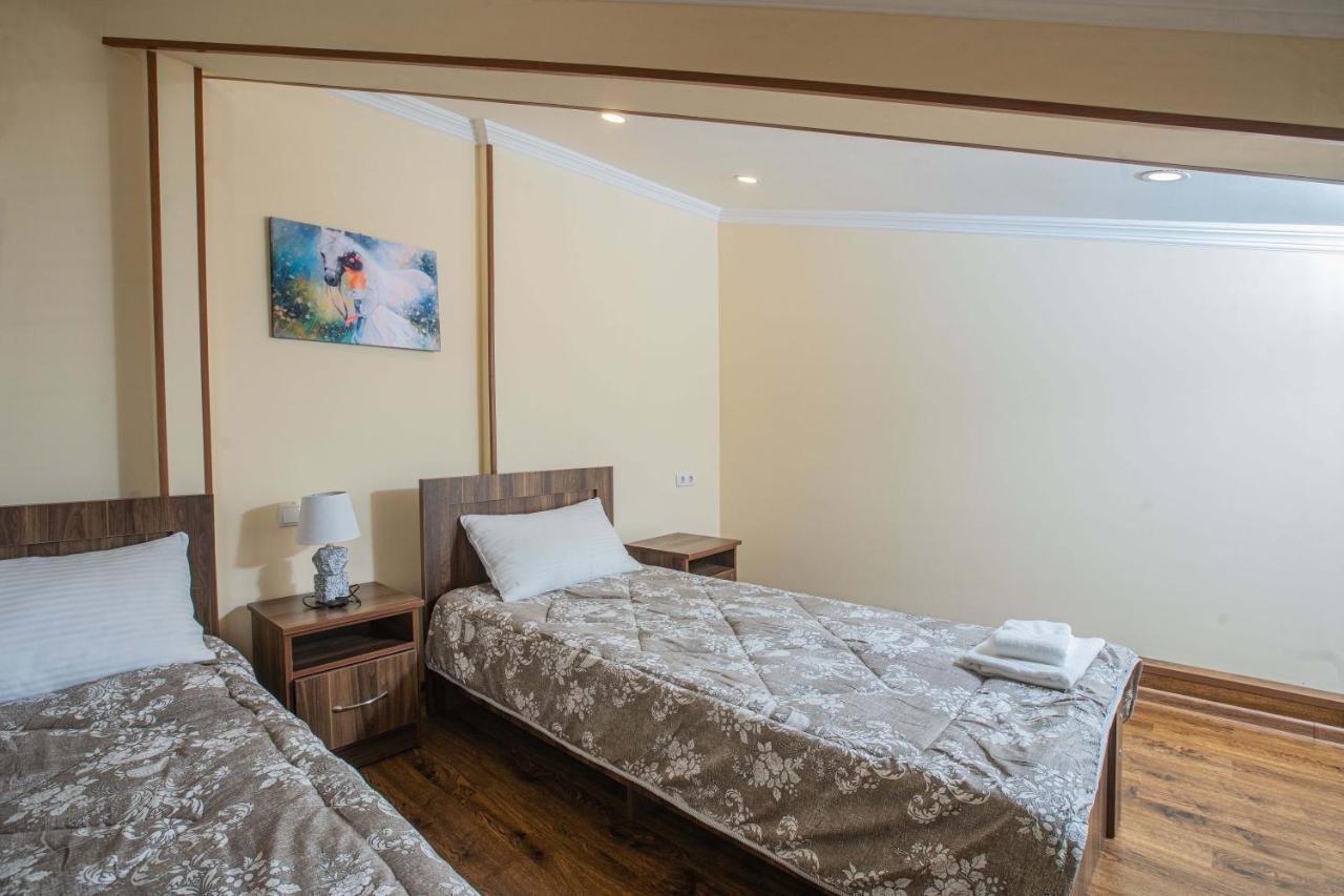 Telav Holl Hotel Telavi Kültér fotó