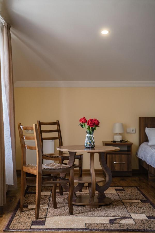 Telav Holl Hotel Telavi Kültér fotó