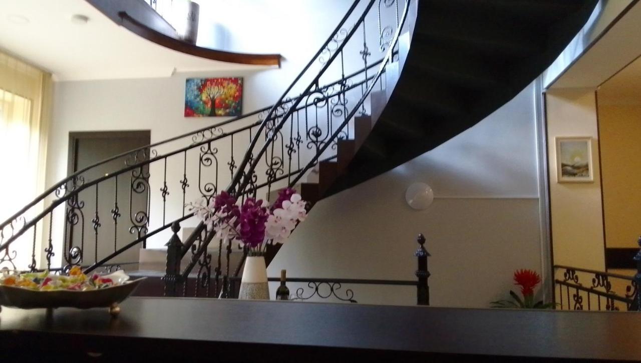 Telav Holl Hotel Telavi Kültér fotó