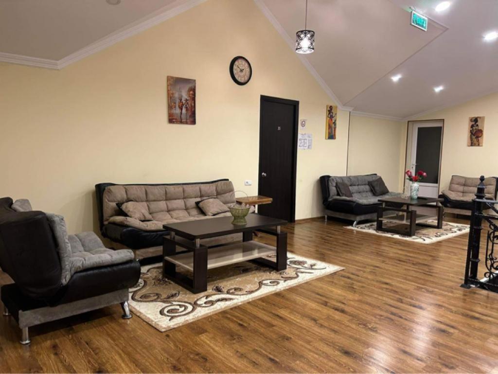 Telav Holl Hotel Telavi Kültér fotó