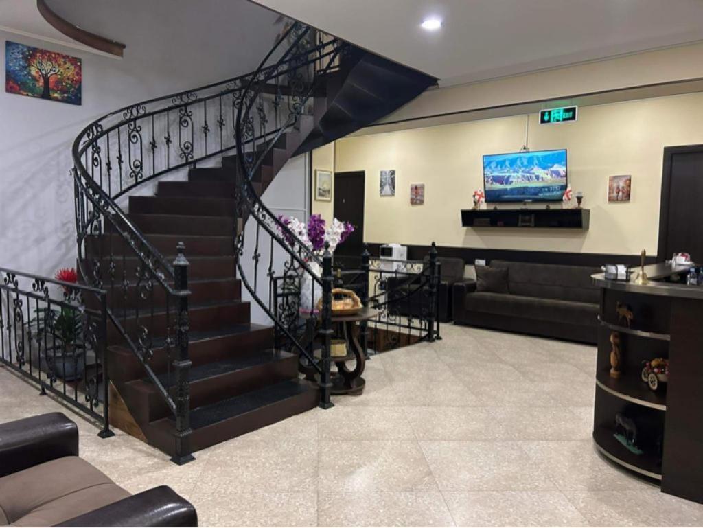 Telav Holl Hotel Telavi Kültér fotó