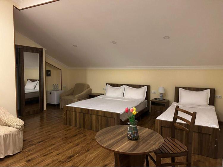 Telav Holl Hotel Telavi Kültér fotó